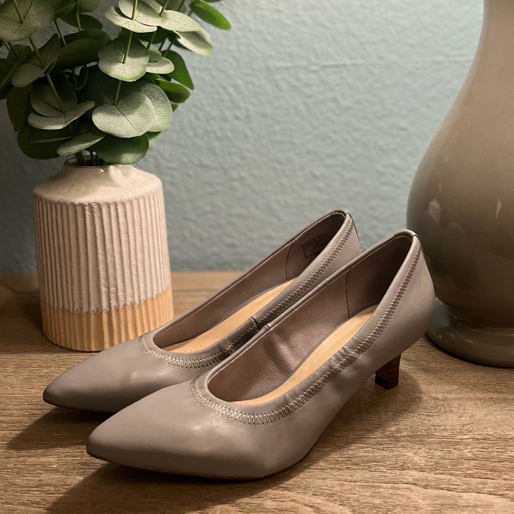 Clarks kitten heels • Shondrah Rae